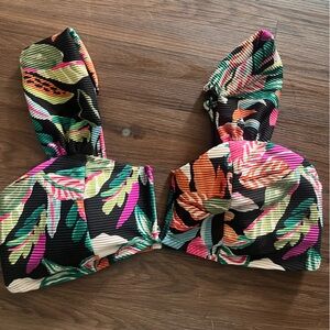 Time and Tru  Floral Print bikini top sz 1X (16w-18w) - Black and Multicolor